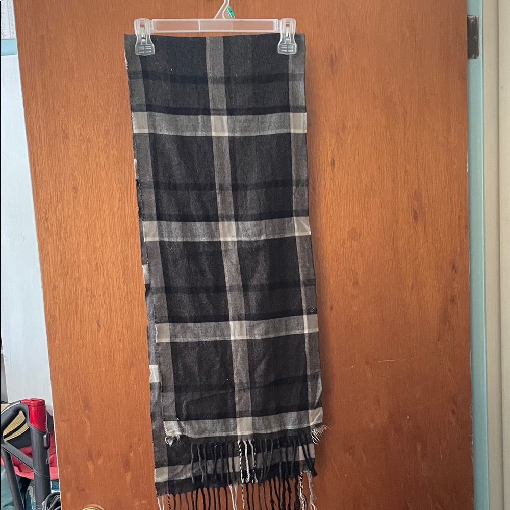 Chic Plaid Scarf with Fringe